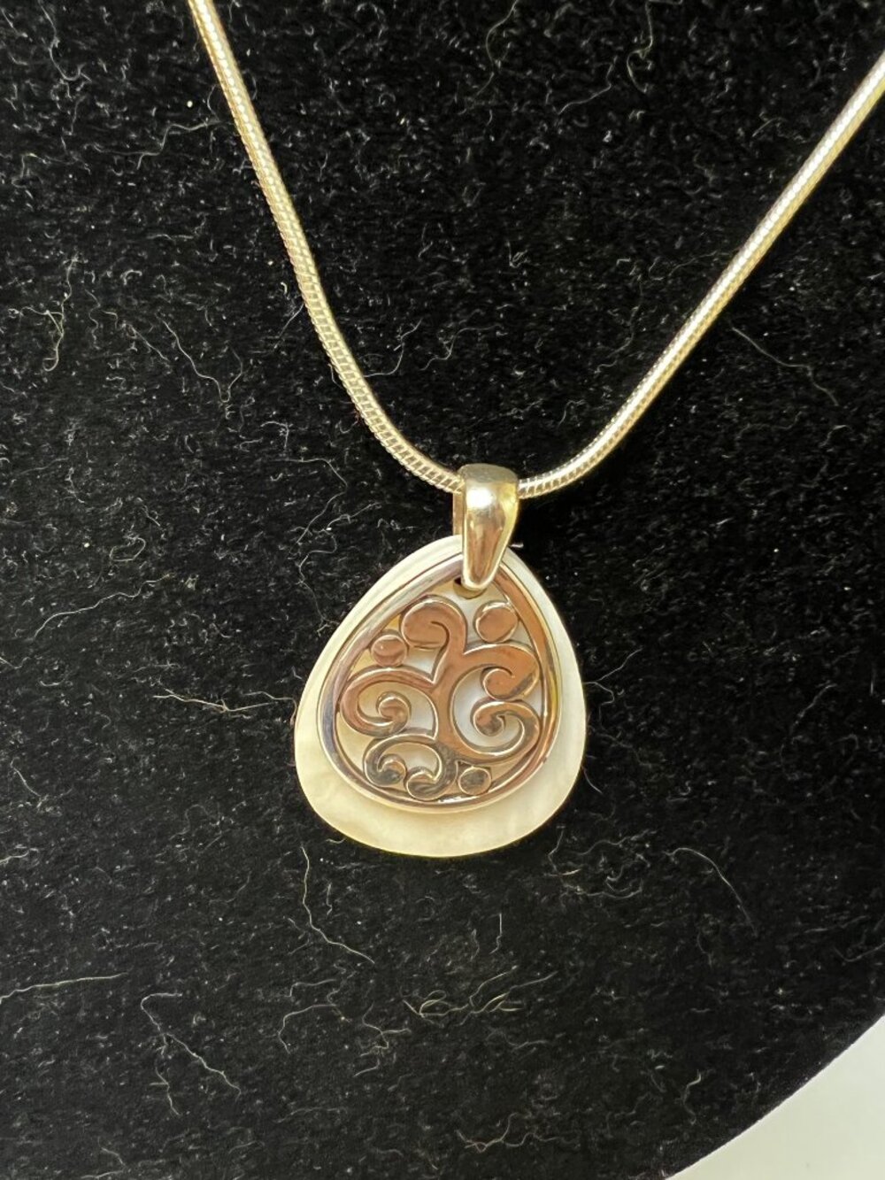 Brighton Contempo Shell Silver River Stone Pendant Necklace J46682 16” - Picture 7 of 10
